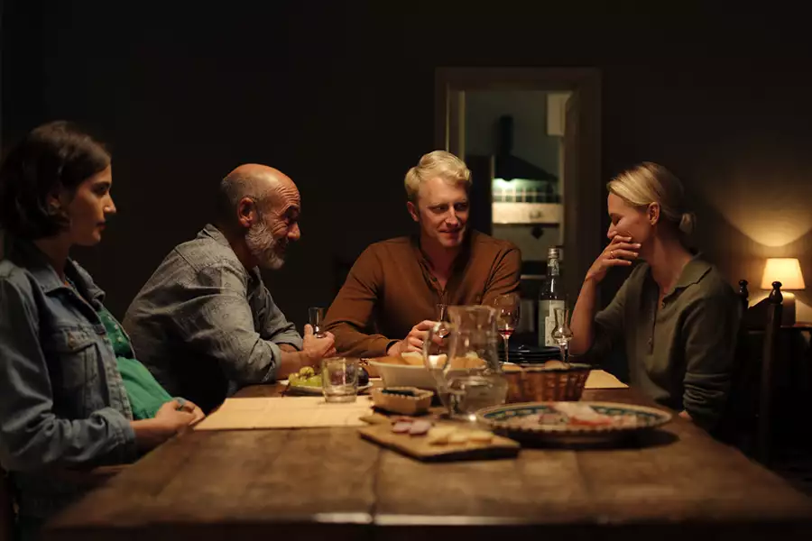 Cicha ziemia - galeria zdjęć - filmweb