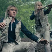 Igrzyska śmierci: Wsch&oacute;d słońca w dniu dożynek - galeria zdjęć - filmweb