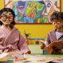 Kobiety w żakietach z poduchami - galeria zdjęć