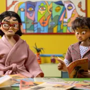 Kobiety w żakietach z poduchami - galeria zdjęć - filmweb