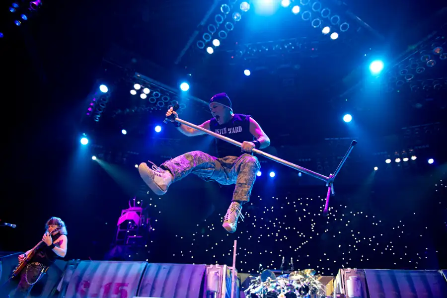 Iron Maiden: Burning Ambition - galeria zdjęć - filmweb