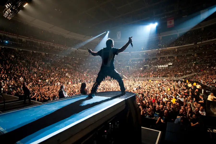 Iron Maiden: Burning Ambition - galeria zdjęć - filmweb