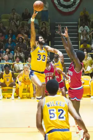 Lakers: Dynastia zwycięzc&oacute;w - galeria zdjęć - filmweb