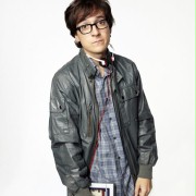 Josh Brener w Glory Daze