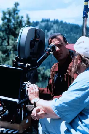 Na zab&oacute;jczej ziemi - galeria zdjęć - filmweb