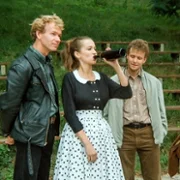 Nad rzeką, kt&oacute;rej nie ma - galeria zdjęć - filmweb