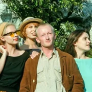 Nad rzeką, kt&oacute;rej nie ma - galeria zdjęć - filmweb