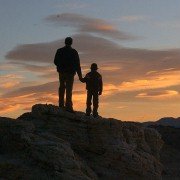 Around the Bend - galeria zdjęć - filmweb