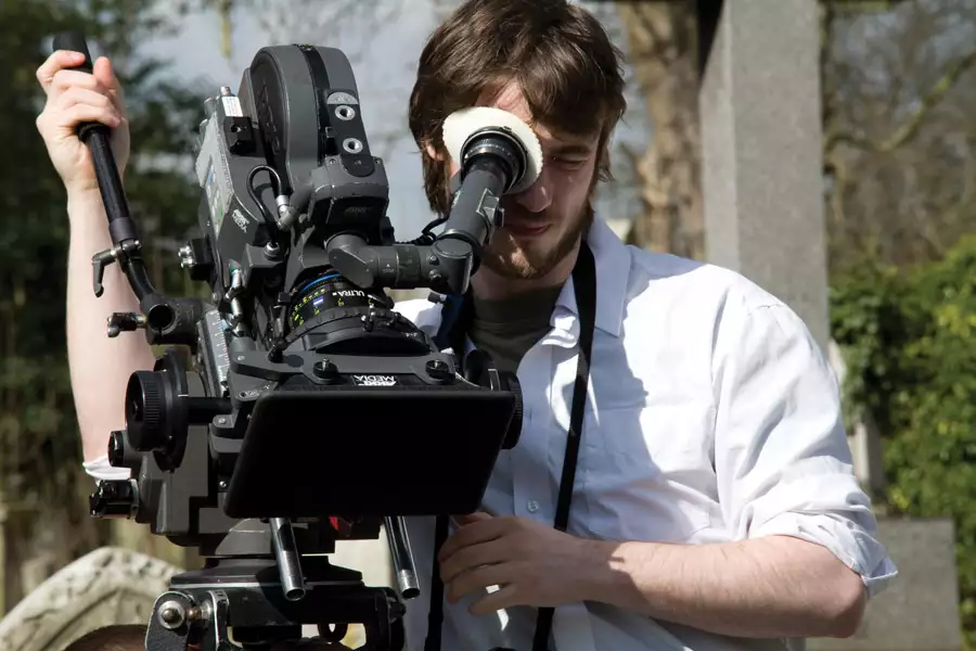 How to Be - galeria zdjęć - filmweb