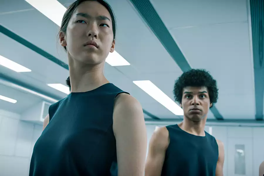 Voyagers - galeria zdjęć - filmweb