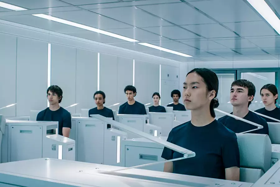 Voyagers - galeria zdjęć - filmweb