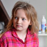 Julia, c&oacute;rka stewardesy Agaty