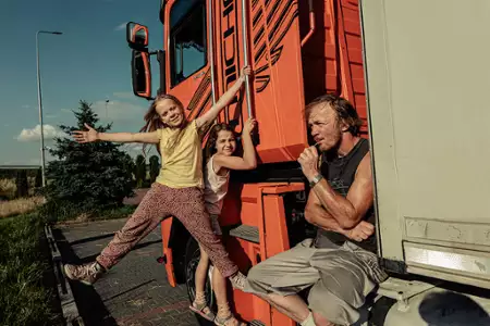 Tata - galeria zdjęć - filmweb