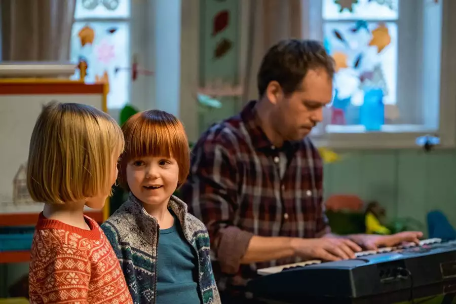 Kacper i Emma w teatrze - galeria zdjęć - filmweb