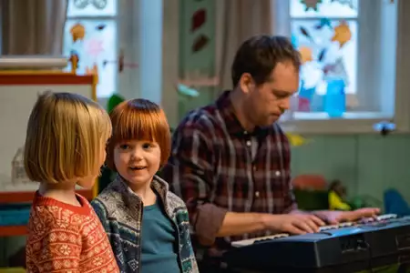 Kacper i Emma w teatrze - galeria zdjęć - filmweb