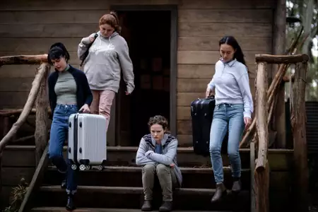 Bad Behaviour - galeria zdjęć - filmweb