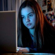 Trust - galeria zdjęć - filmweb