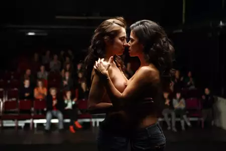 Idealny facet dla mojej dziewczyny - galeria zdjęć - filmweb