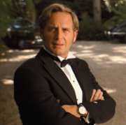 Josh Lucas w Palm Royale