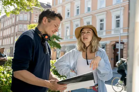 Jedz, m&oacute;dl się, szczekaj - galeria zdjęć - filmweb