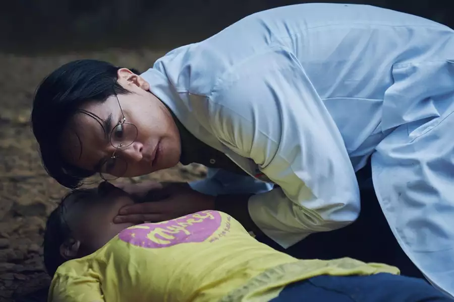 Wielki mały kłopot - galeria zdjęć - filmweb