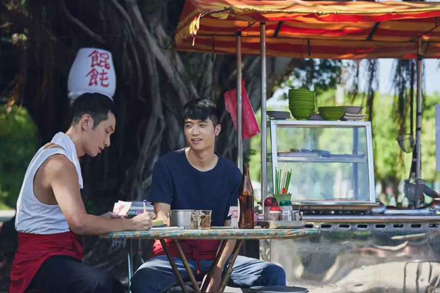 Wielki mały kłopot - galeria zdjęć - filmweb