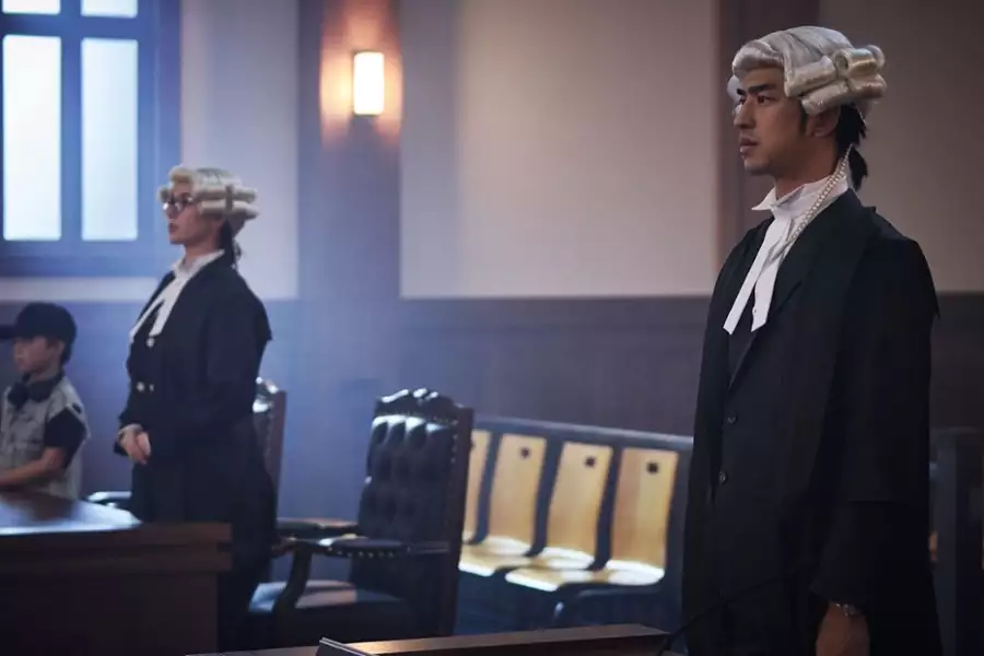 Wielki mały kłopot - galeria zdjęć - filmweb