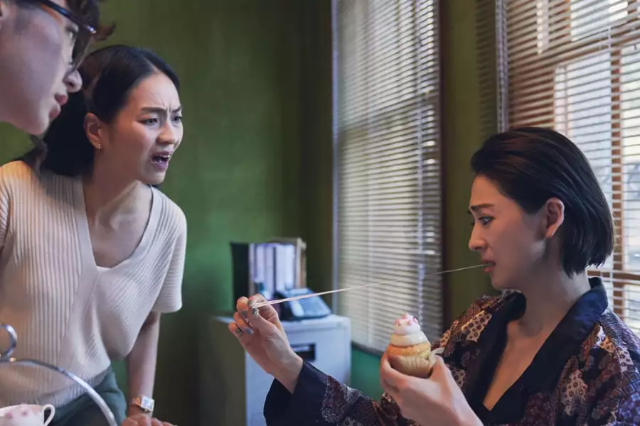 Wielki mały kłopot - galeria zdjęć - filmweb