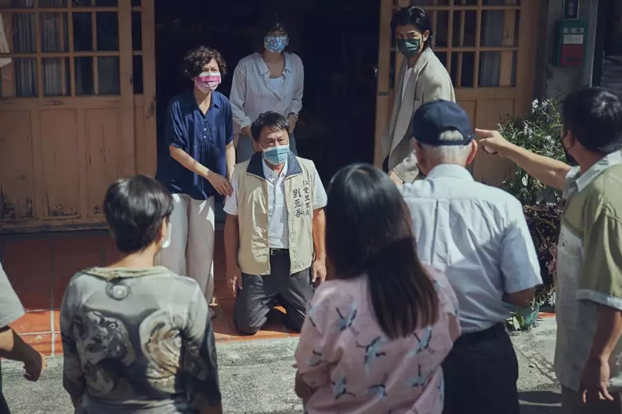 Wielki mały kłopot - galeria zdjęć - filmweb