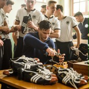 Duell der Brüder - Die Geschichte von Adidas und Puma - galeria zdjęć - filmweb