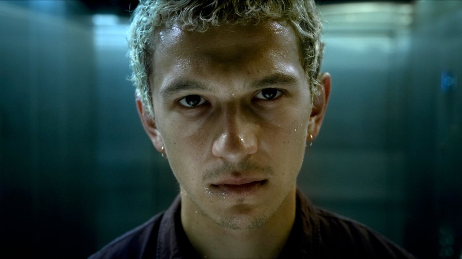 Minuta, może czterdzieści sekund (recenzja serialu Proud)