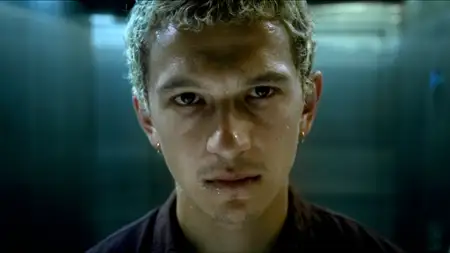 Proud - galeria zdjęć - filmweb