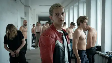 Proud - galeria zdjęć - filmweb