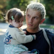 Proud - galeria zdjęć - filmweb