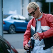 Proud - galeria zdjęć - filmweb
