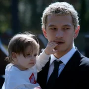 Proud - galeria zdjęć - filmweb