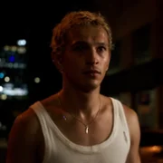 Proud - galeria zdjęć - filmweb