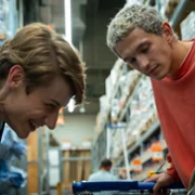 Proud - galeria zdjęć - filmweb