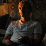 Proud - galeria zdjęć - filmweb