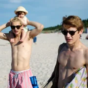 Proud - galeria zdjęć - filmweb