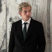 Proud - galeria zdjęć - filmweb