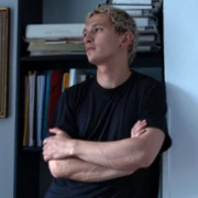 Proud - galeria zdjęć - filmweb