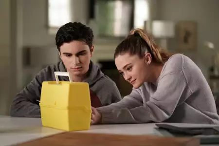 A Million Little Things - galeria zdjęć - filmweb