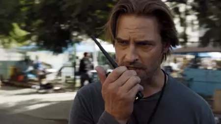 Colony - galeria zdjęć - filmweb