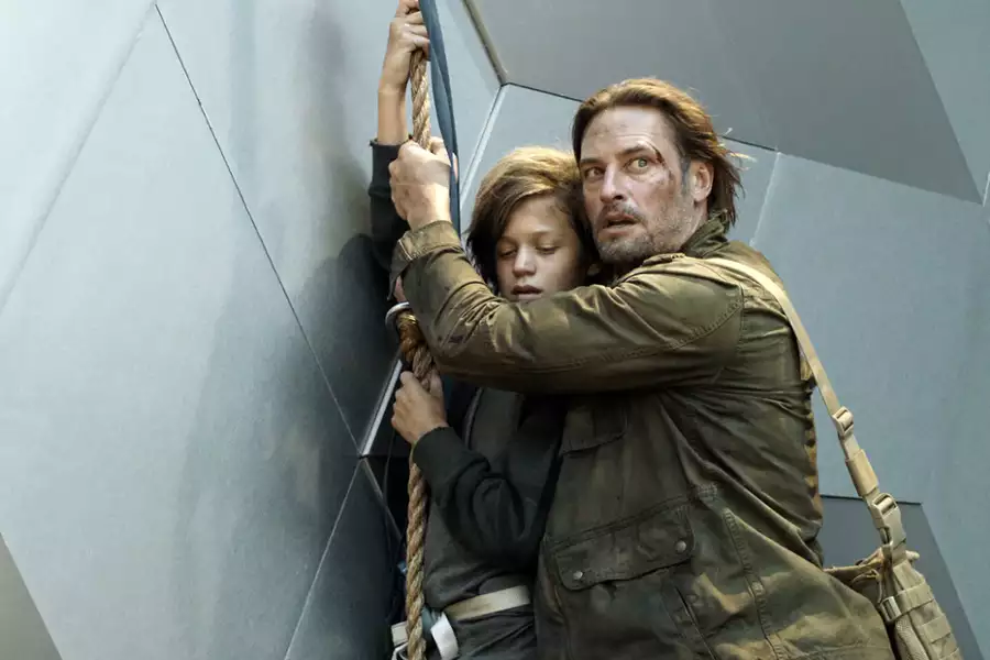 Colony - galeria zdjęć - filmweb