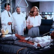 Shattered - galeria zdjęć - filmweb