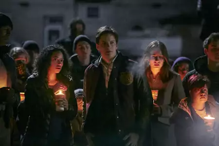 Between - galeria zdjęć - filmweb