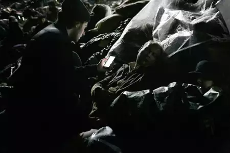 Between - galeria zdjęć - filmweb