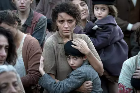 Czekam, aż stanie się coś pięknego - galeria zdjęć - filmweb