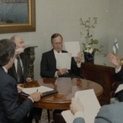 Turning Point: The Bomb and the Cold War - galeria zdjęć - filmweb